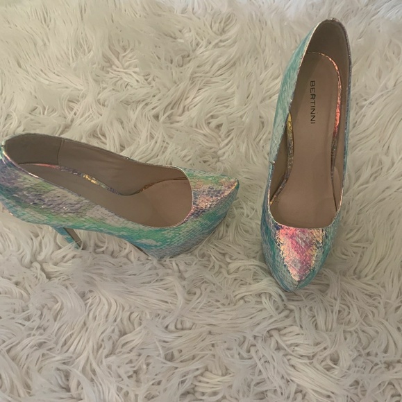 Shoes - Picture 2 of 4